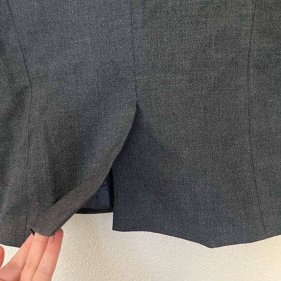 Theory Gray Wool Fully Lined One Button Blazer Minimalist Career
Size 10 - Picture 10 of 12